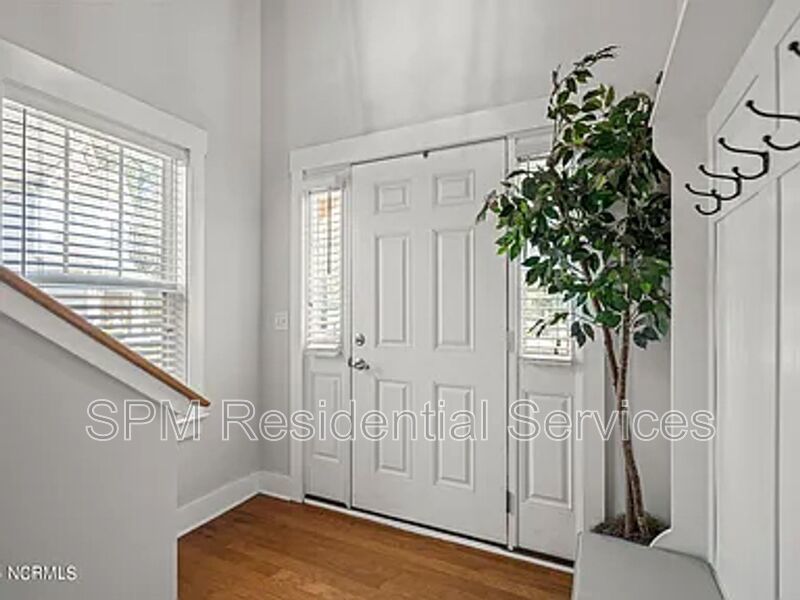 Belvedere Plantation - Fully Fenced Backyard, Two Car Garage, Washer & Dryer Included property image