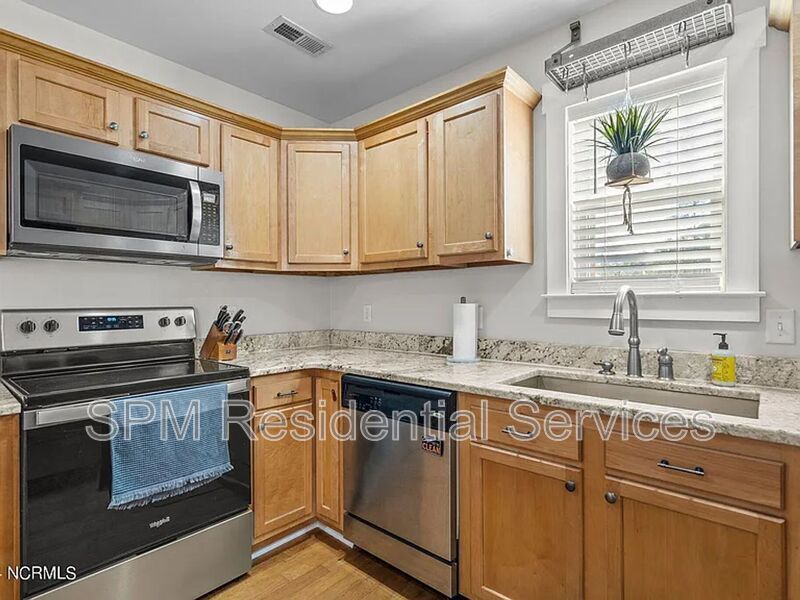 Belvedere Plantation - Fully Fenced Backyard, Two Car Garage, Washer & Dryer Included property image