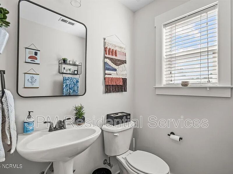 Belvedere Plantation - Fully Fenced Backyard, Two Car Garage, Washer & Dryer Included property image