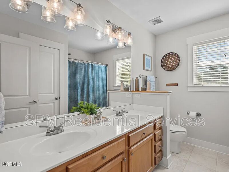 Belvedere Plantation - Fully Fenced Backyard, Two Car Garage, Washer & Dryer Included property image
