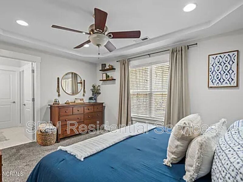 Belvedere Plantation - Fully Fenced Backyard, Two Car Garage, Washer & Dryer Included property image