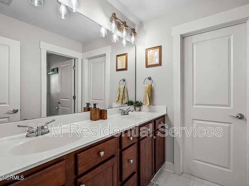 Belvedere Plantation - Fully Fenced Backyard, Two Car Garage, Washer & Dryer Included property image