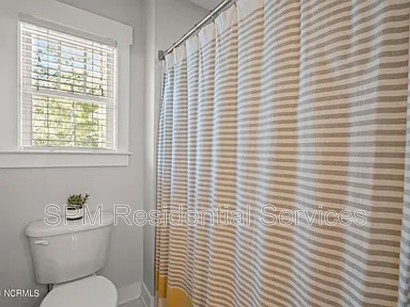 Belvedere Plantation - Fully Fenced Backyard, Two Car Garage, Washer & Dryer Included property image