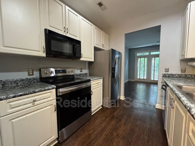 Forrest Cove -  Within 3 Miles of UNCW & Wrightsville beach, Community Pool, Washer & Dryer Included property image
