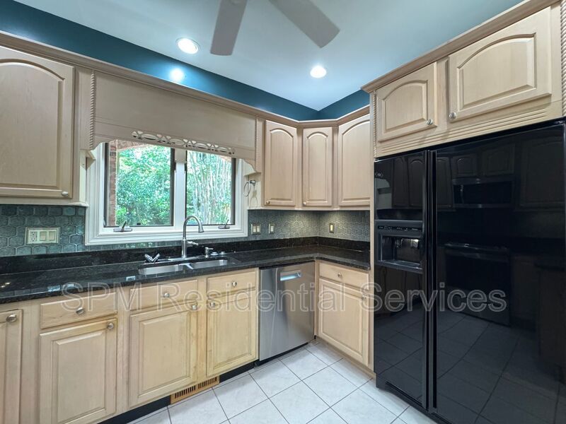 Pelican Reef - Community Pool, Washer & Dryer Included, Bonus Storage Shed property image