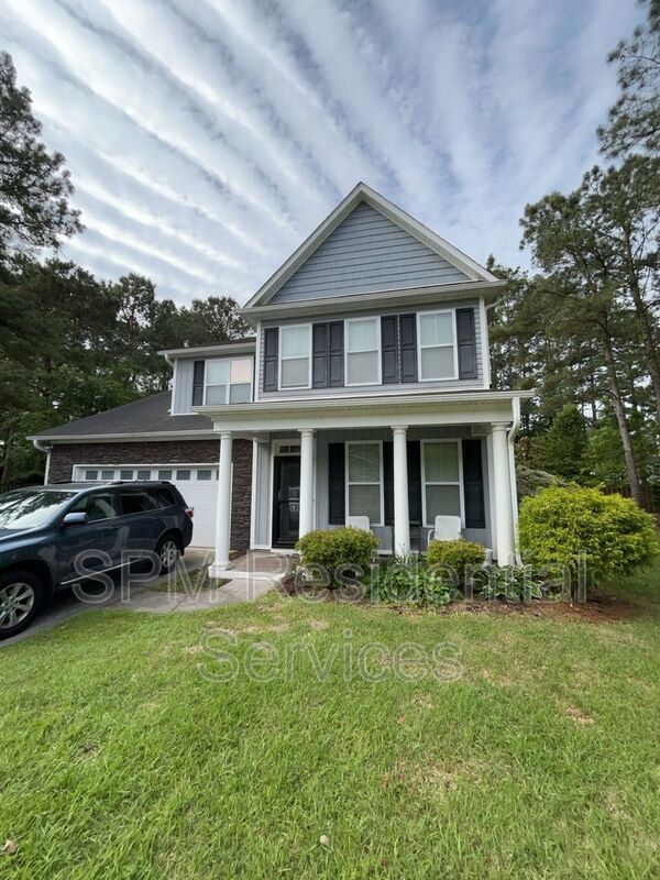 5 Bedroom and 3.5 Bathrooms in Quiet neighborhood Hampstead property image