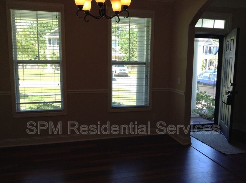 5 Bedroom and 3.5 Bathrooms in Quiet neighborhood Hampstead property image