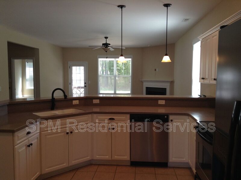 5 Bedroom and 3.5 Bathrooms in Quiet neighborhood Hampstead property image