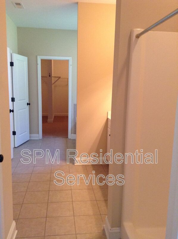 5 Bedroom and 3.5 Bathrooms in Quiet neighborhood Hampstead property image