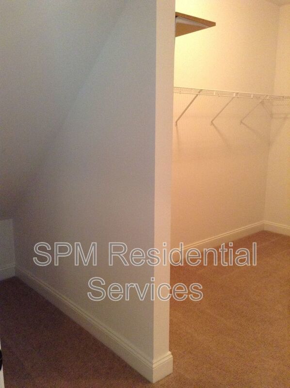 5 Bedroom and 3.5 Bathrooms in Quiet neighborhood Hampstead property image