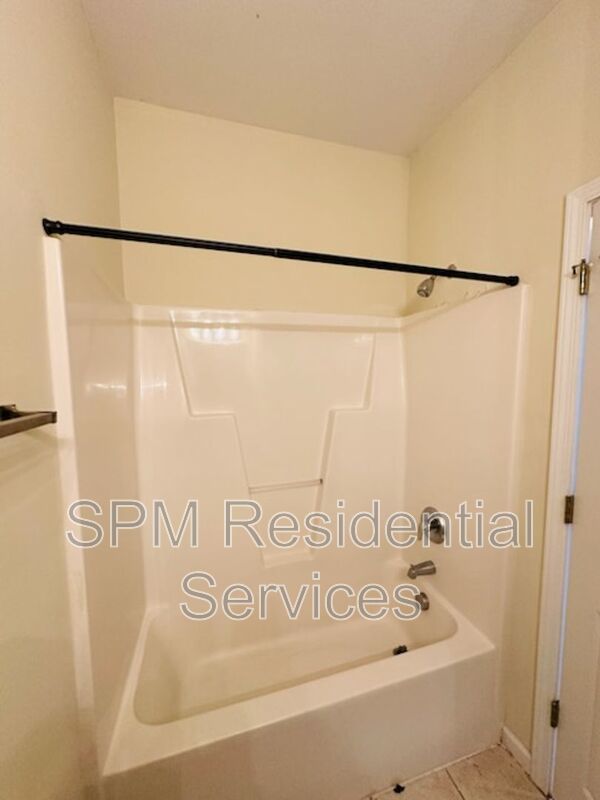 Perfect location for a 2 bedroom townhouse with private baths property image