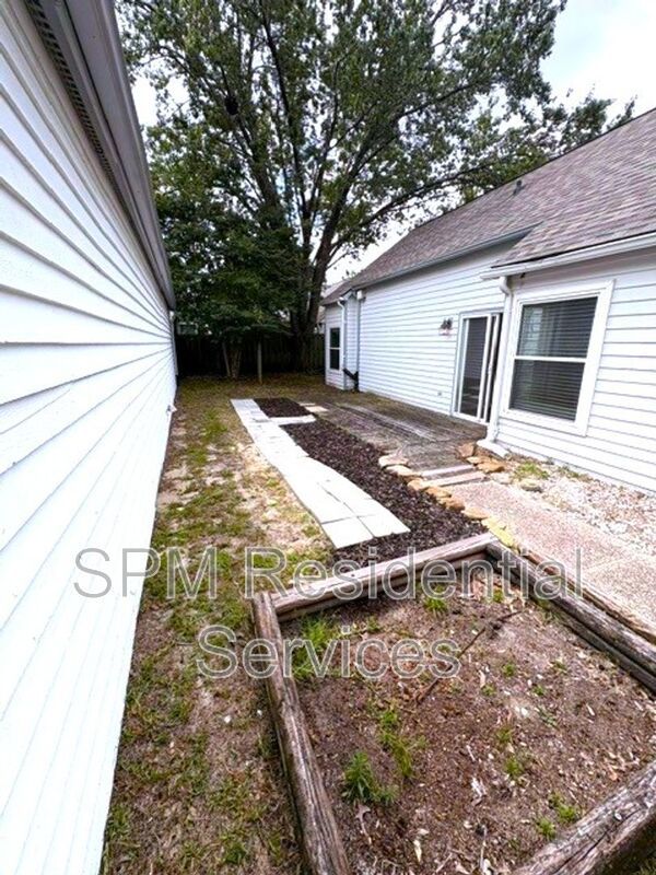 3 Bedroom with Private Fenced Yard!  ($500 MOVE-IN CREDIT) property image