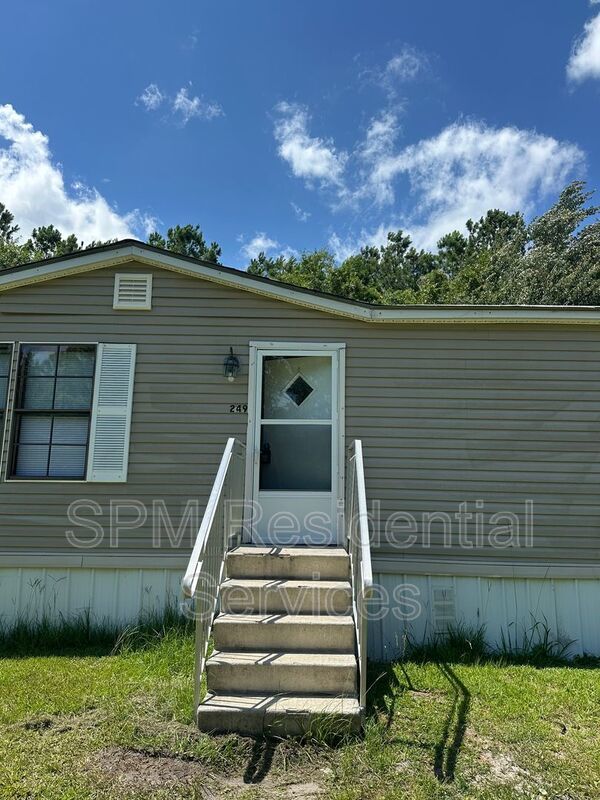 2 Bedrooms in Hampstead very quiet and peaceful neighborhood, New LVP, Freshly painted property image