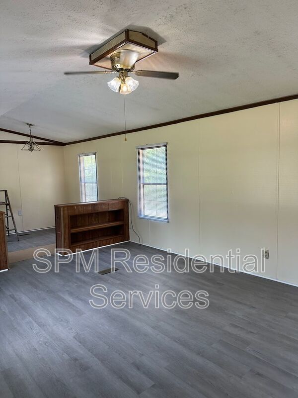 2 Bedrooms in Hampstead very quiet and peaceful neighborhood, New LVP, Freshly painted property image