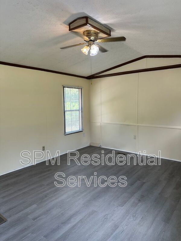2 Bedrooms in Hampstead very quiet and peaceful neighborhood, New LVP, Freshly painted property image
