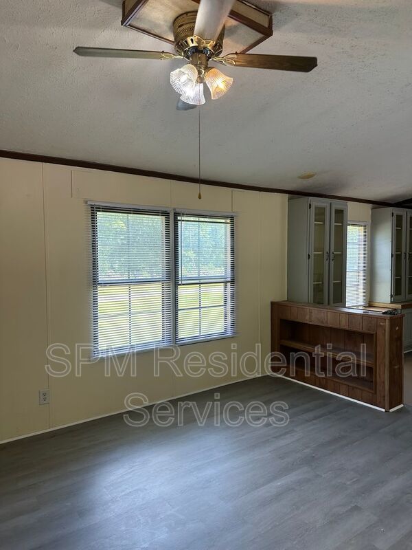 2 Bedrooms in Hampstead very quiet and peaceful neighborhood, New LVP, Freshly painted property image