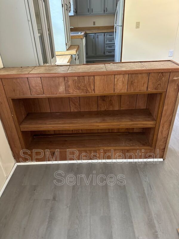 2 Bedrooms in Hampstead very quiet and peaceful neighborhood, New LVP, Freshly painted property image