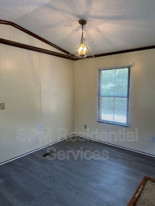 2 Bedrooms in Hampstead very quiet and peaceful neighborhood, New LVP, Freshly painted property image