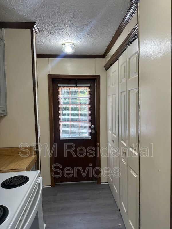 2 Bedrooms in Hampstead very quiet and peaceful neighborhood, New LVP, Freshly painted property image