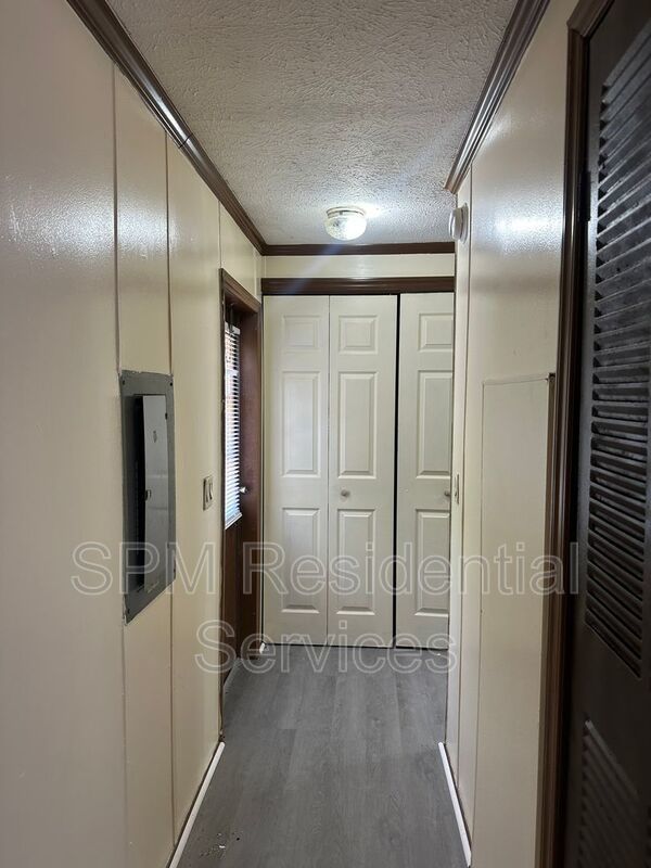 2 Bedrooms in Hampstead very quiet and peaceful neighborhood, New LVP, Freshly painted property image