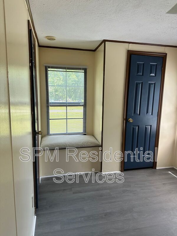 2 Bedrooms in Hampstead very quiet and peaceful neighborhood, New LVP, Freshly painted property image