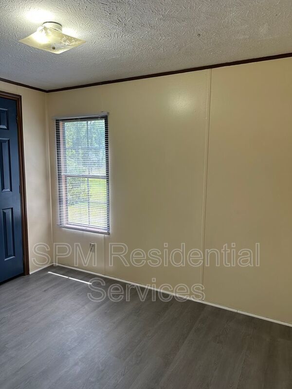 2 Bedrooms in Hampstead very quiet and peaceful neighborhood, New LVP, Freshly painted property image
