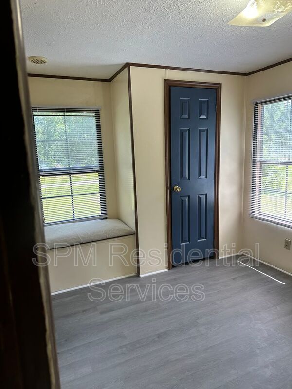 2 Bedrooms in Hampstead very quiet and peaceful neighborhood, New LVP, Freshly painted property image