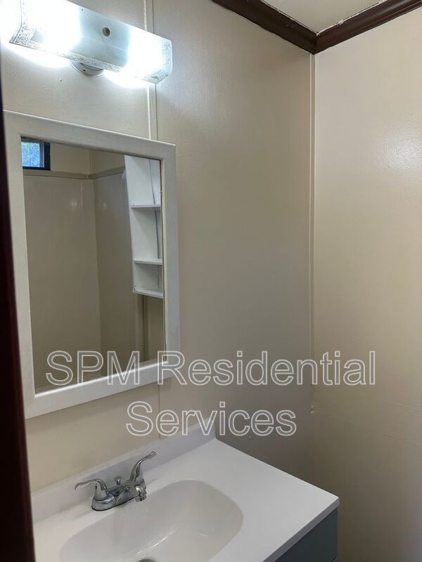 2 Bedrooms in Hampstead very quiet and peaceful neighborhood, New LVP, Freshly painted property image