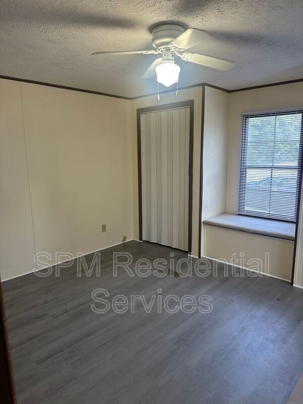 2 Bedrooms in Hampstead very quiet and peaceful neighborhood, New LVP, Freshly painted property image