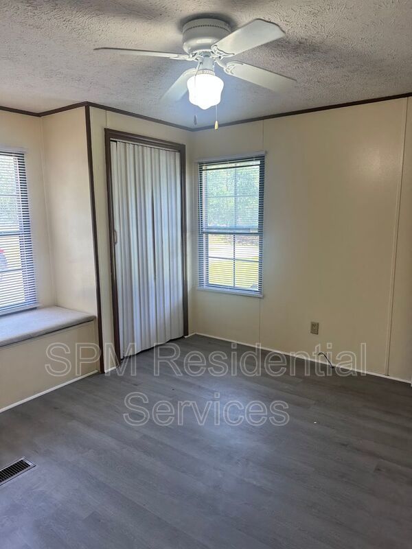 2 Bedrooms in Hampstead very quiet and peaceful neighborhood, New LVP, Freshly painted property image