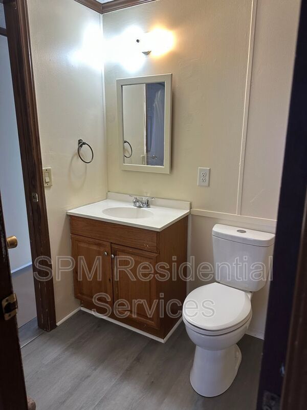 2 Bedrooms in Hampstead very quiet and peaceful neighborhood, New LVP, Freshly painted property image