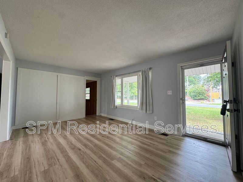 Forest Park - Located within 5 miles of Wrightsville Beach & UNCW property image