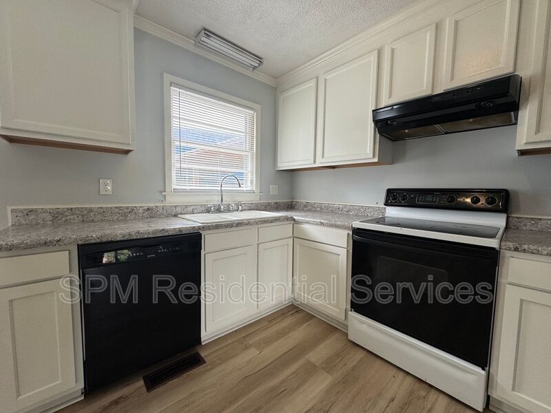 Forest Park - Located within 5 miles of Wrightsville Beach & UNCW property image