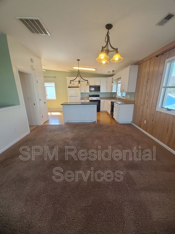 Walking distance from the beach, Oceanside, Walking distance to restaurants and shops property image