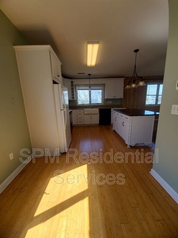 Walking distance from the beach, Oceanside, Walking distance to restaurants and shops property image