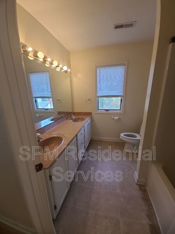 Walking distance from the beach, Oceanside, Walking distance to restaurants and shops property image