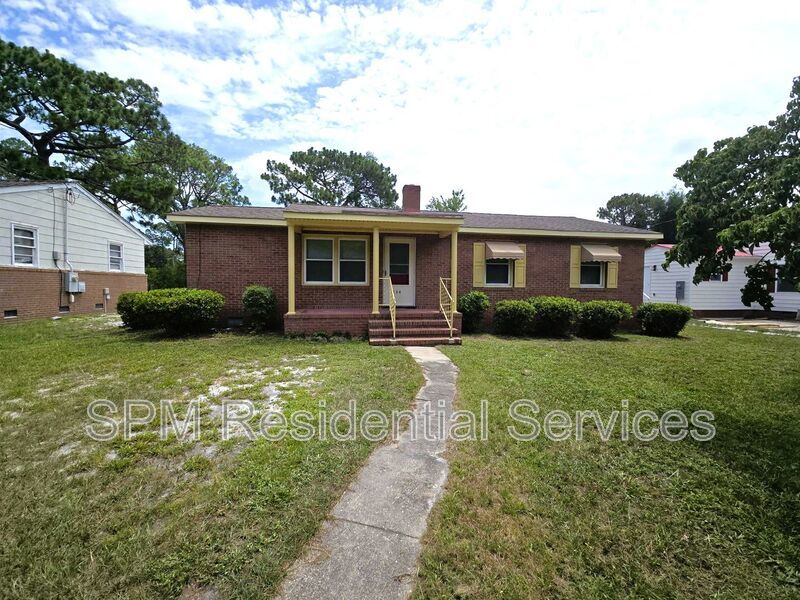 Close to UNCW and Wrightsville Beach. Recently Updated property image