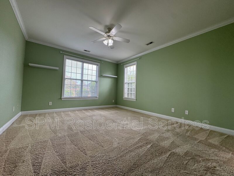WATERFORD- LARGE FENCED IN BACKYARD, ACCESS TO ALL WATERFORD AMENITIES property image