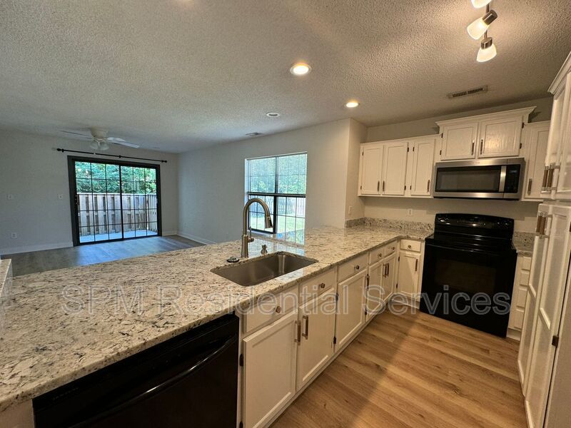 3 Bed 3 Bath  - Private Fenced Patio property image