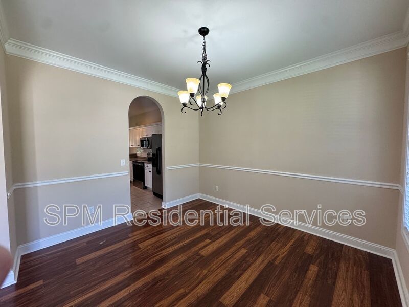 6 Bedroom and 3.5 Bathrooms in Quiet neighborhood Hampstead property image