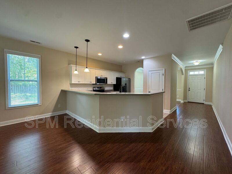 6 Bedroom and 3.5 Bathrooms in Quiet neighborhood Hampstead property image