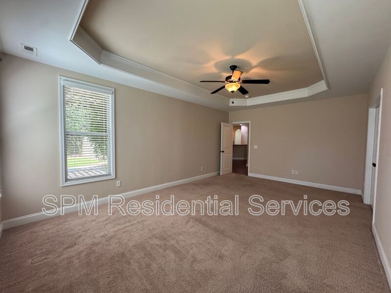 6 Bedroom and 3.5 Bathrooms in Quiet neighborhood Hampstead property image