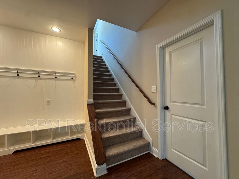 6 Bedroom and 3.5 Bathrooms in Quiet neighborhood Hampstead property image