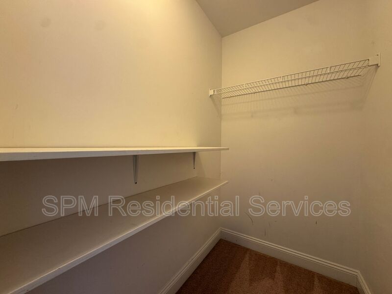6 Bedroom and 3.5 Bathrooms in Quiet neighborhood Hampstead property image