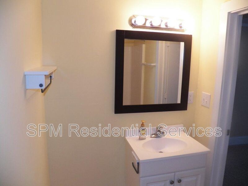Great Central Location, Sidewalk lined streets property image