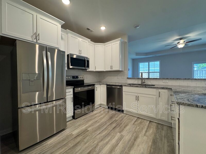 The Pinnacle at Mallory Creek Plantation - Community Pool, Washer & Dryer Included, Screened in Patio property image