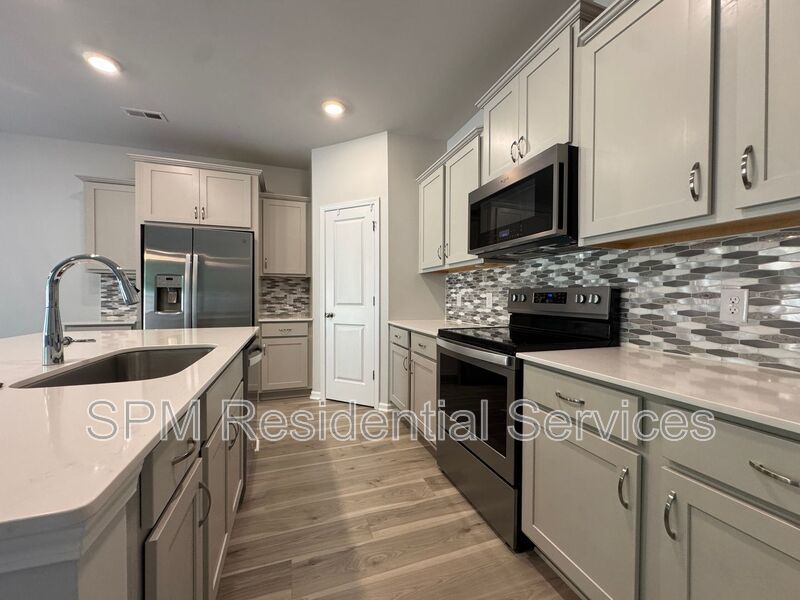 Colbert Place - Fenced in Backyard, Lawncare & Pest Control Included, Washer & Dryer Included property image