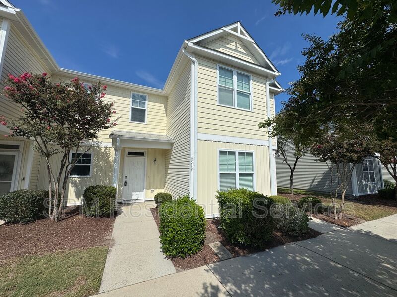 Charming 2 Bed / 2 Bath Townhouse minutes from Carolina Beach property image