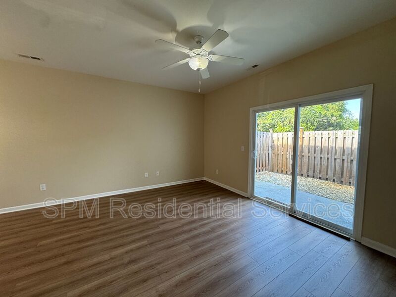Charming 2 Bed / 2 Bath Townhouse minutes from Carolina Beach property image