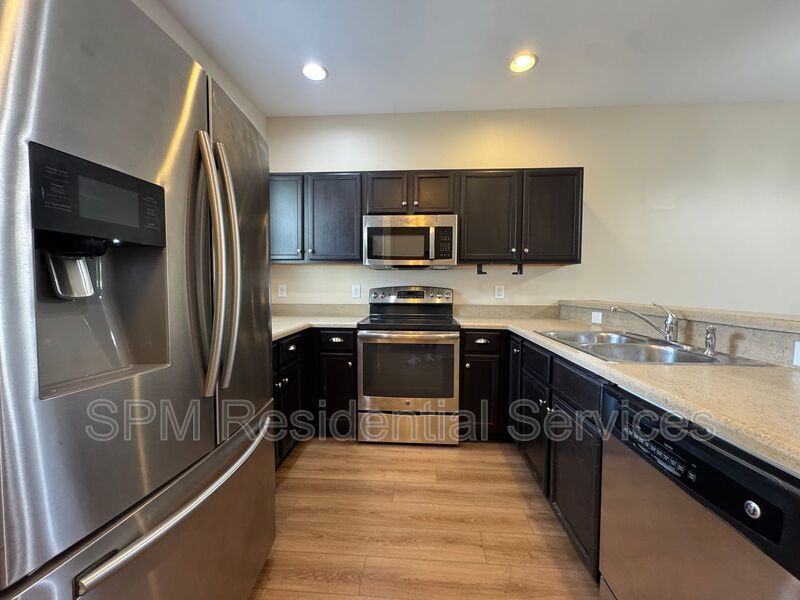 Charming 2 Bed / 2 Bath Townhouse minutes from Carolina Beach property image